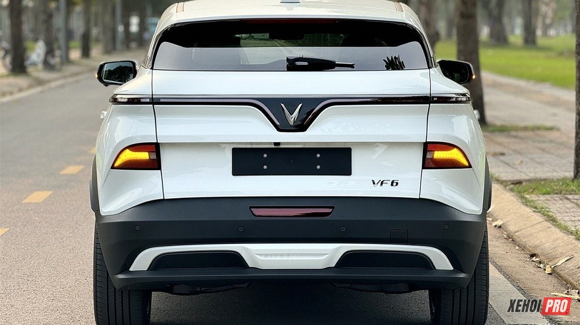 VinFast Lux SA 2.0 Plus 2.0 AT - 2021