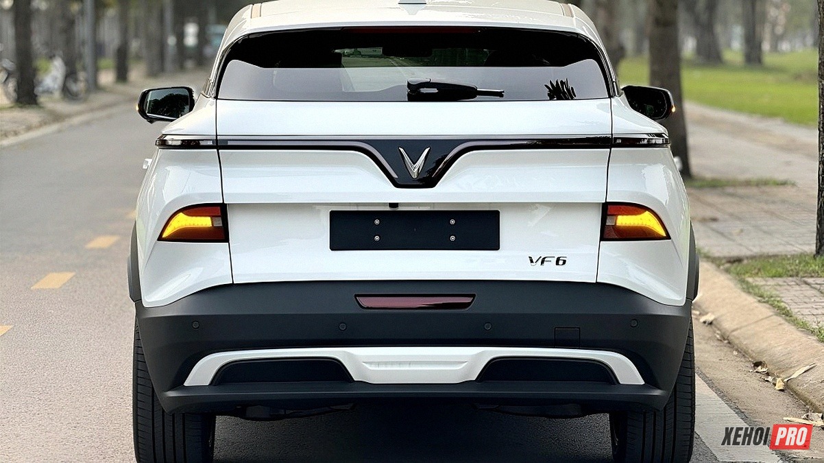 VinFast Lux SA 2.0 Plus 2.0 AT - 2021