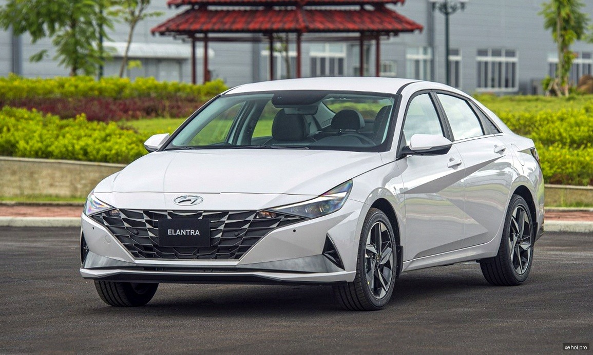 Hyundai Elantra 1.6 AT Tiêu chuẩn - 2022
