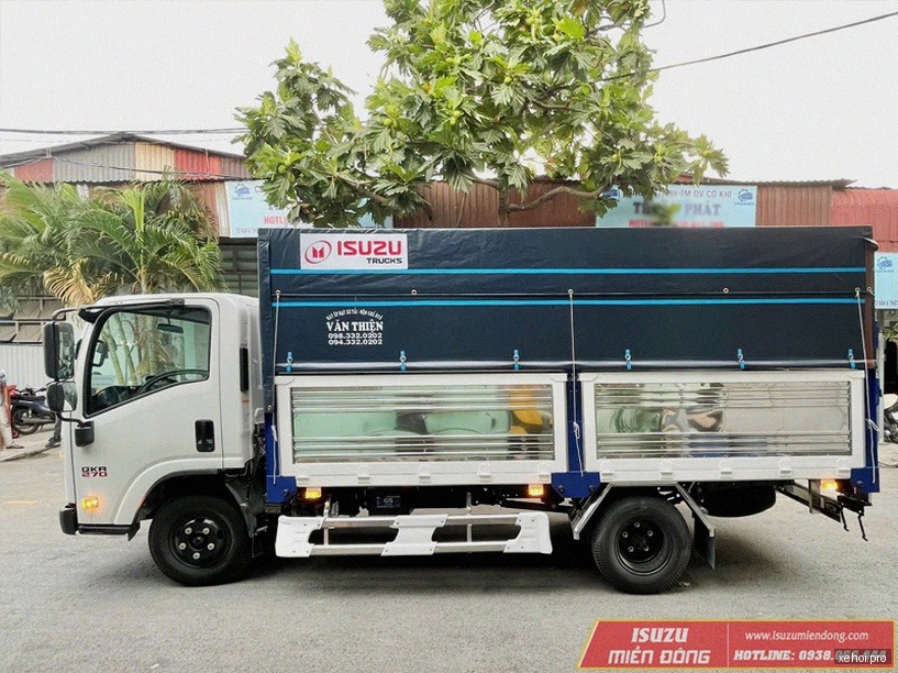 Isuzu QKR QMR77HE5 Thùng Bạt - 2025