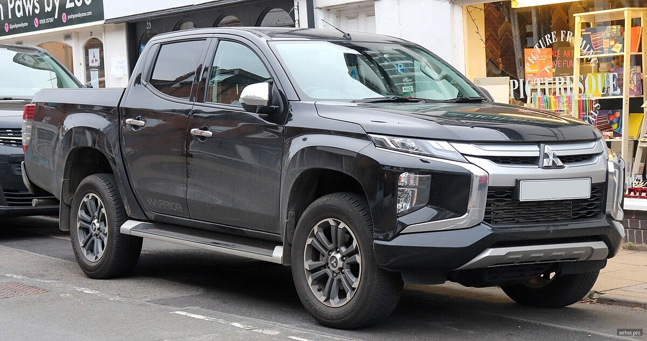 Mitsubishi Triton 4x2 AT - 2023