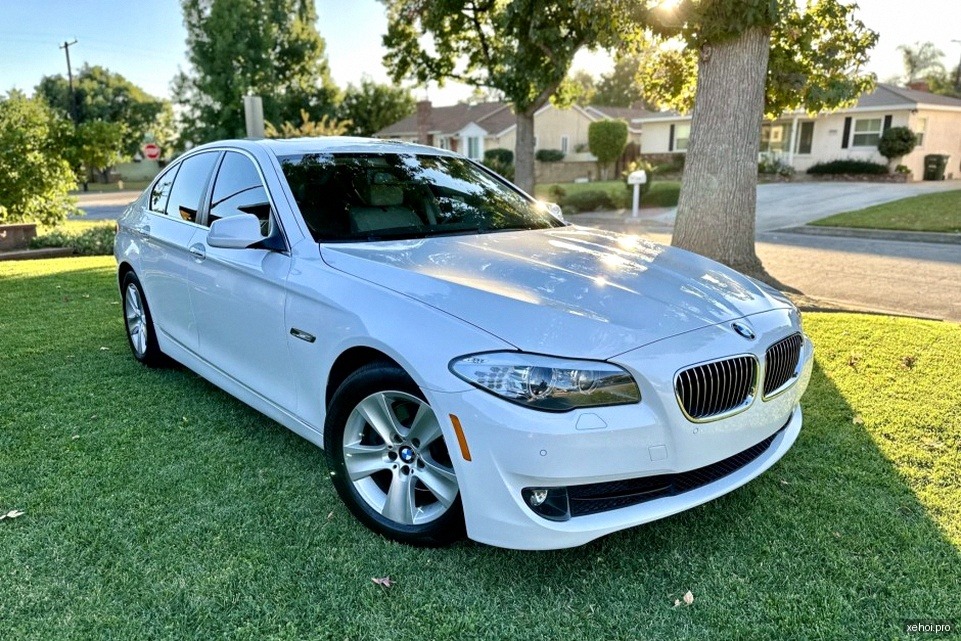 BMW 5 Series 528i - 2011