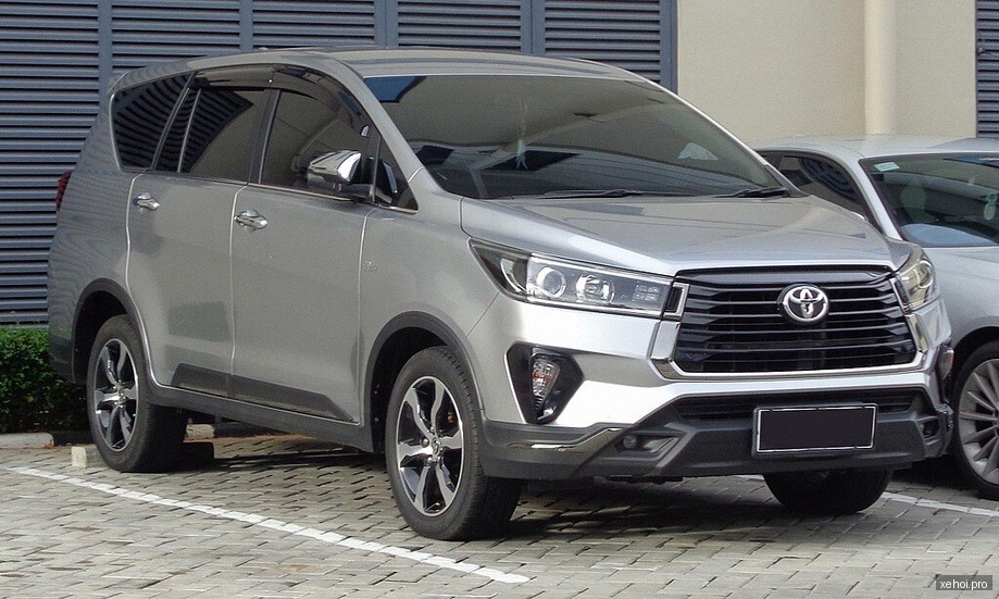 Toyota Innova Venturer 2.0 AT - 2022