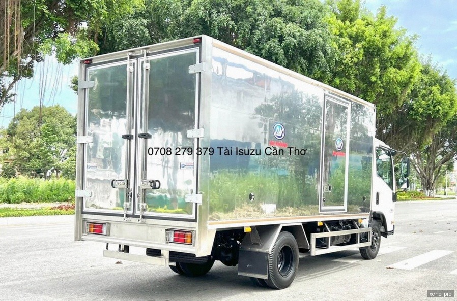 Isuzu QKR QMR77HE5A Thùng Kín - 2025