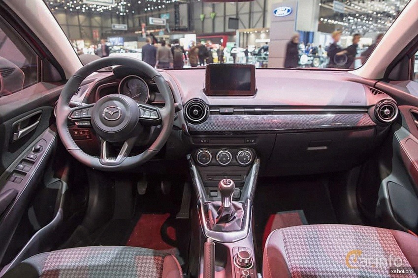 Mazda 2 1.5 AT – 2017
