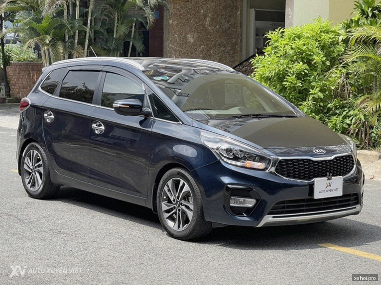 Kia Rondo GAT Deluxe - 2022
