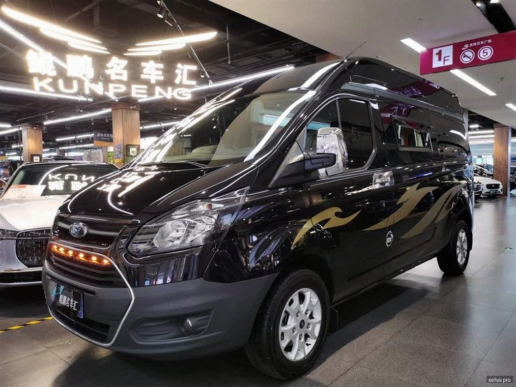 Ford Tourneo Titanium 2.0 AT - 2019