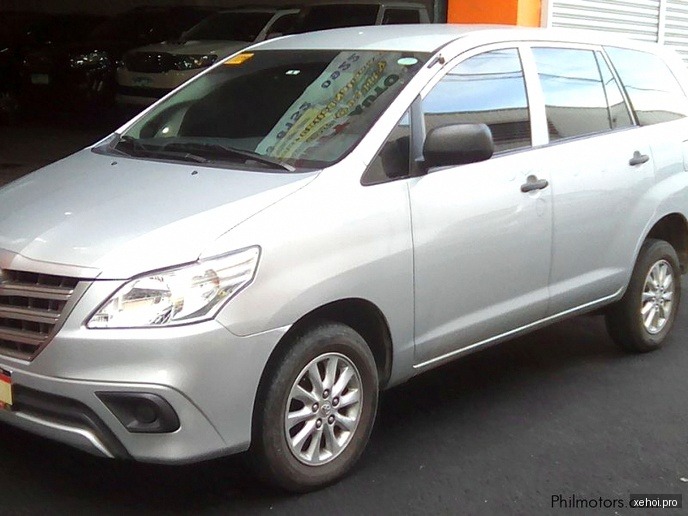 Toyota Innova 2.0E - 2016