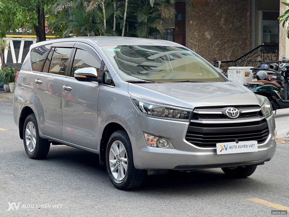 Toyota Innova 2.0E - 2017