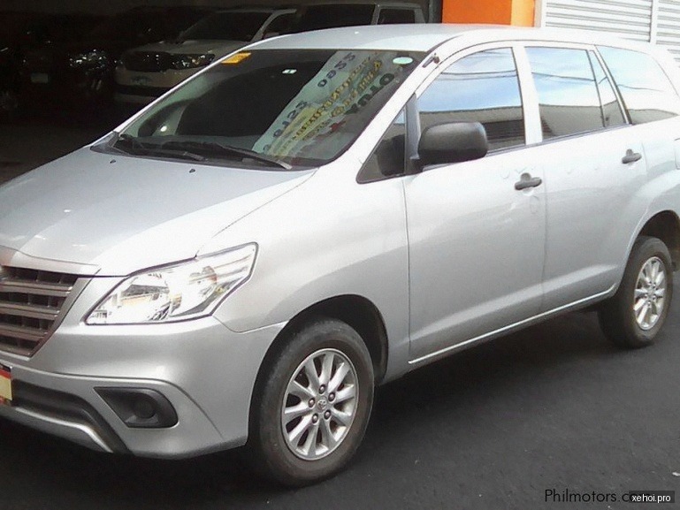 Toyota Innova 2.0E - 2016