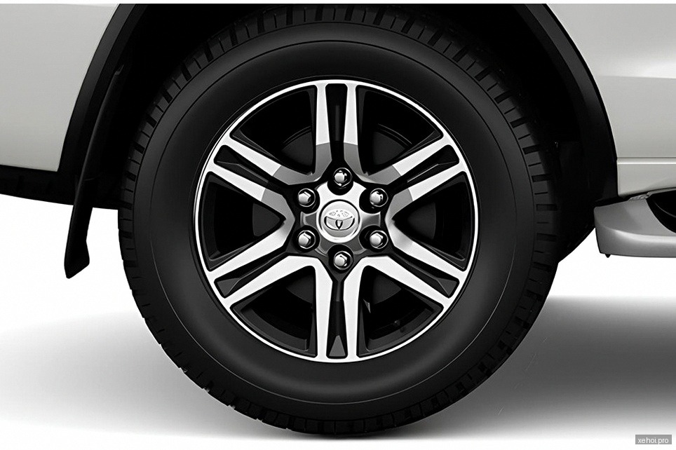 Toyota Fortuner 2.7V 4x2 AT - 2018