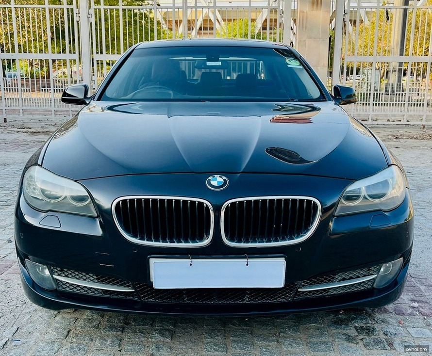 BMW 5 Series 523i - 2011