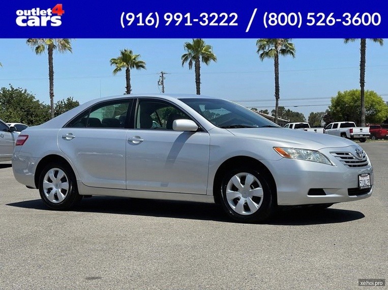 Toyota Camry LE 2.4 - 2007