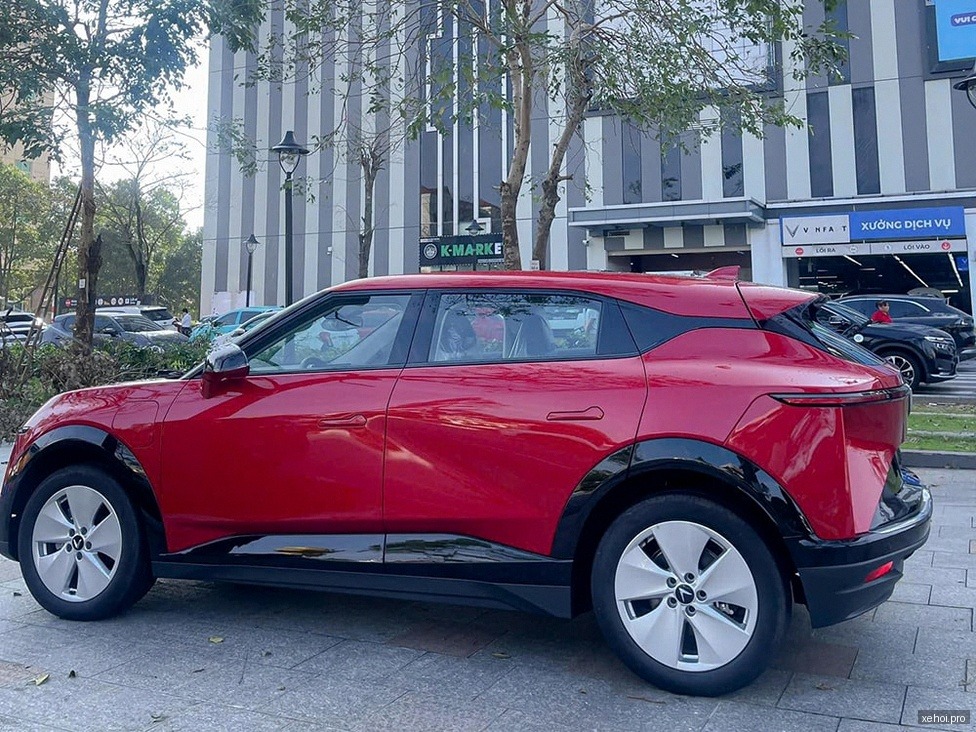 VinFast VF7 Eco - 2025