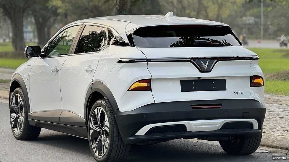 VinFast VF6 Eco - 2025