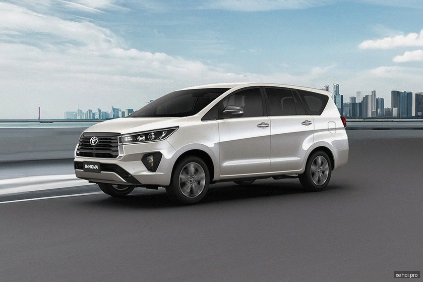 Toyota Innova 2.0E - 2014