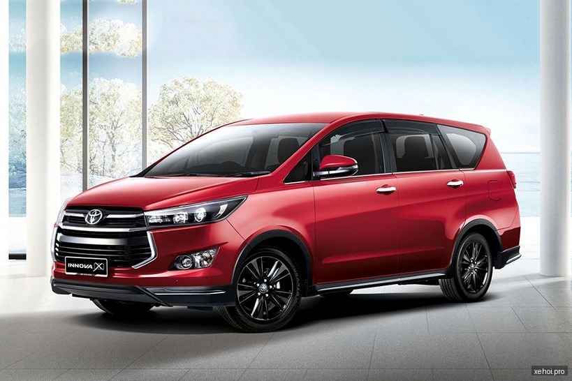 Toyota Innova 2.0E - 2016