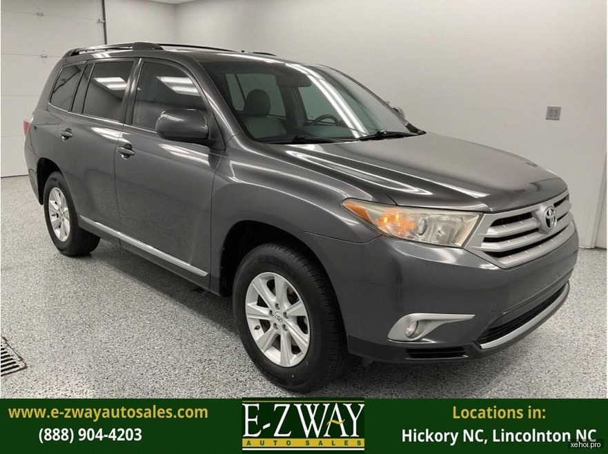 Toyota Highlander LE 2.7 - 2011