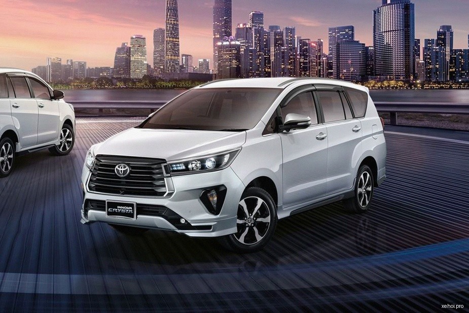 Toyota Innova 2.0E - 2017