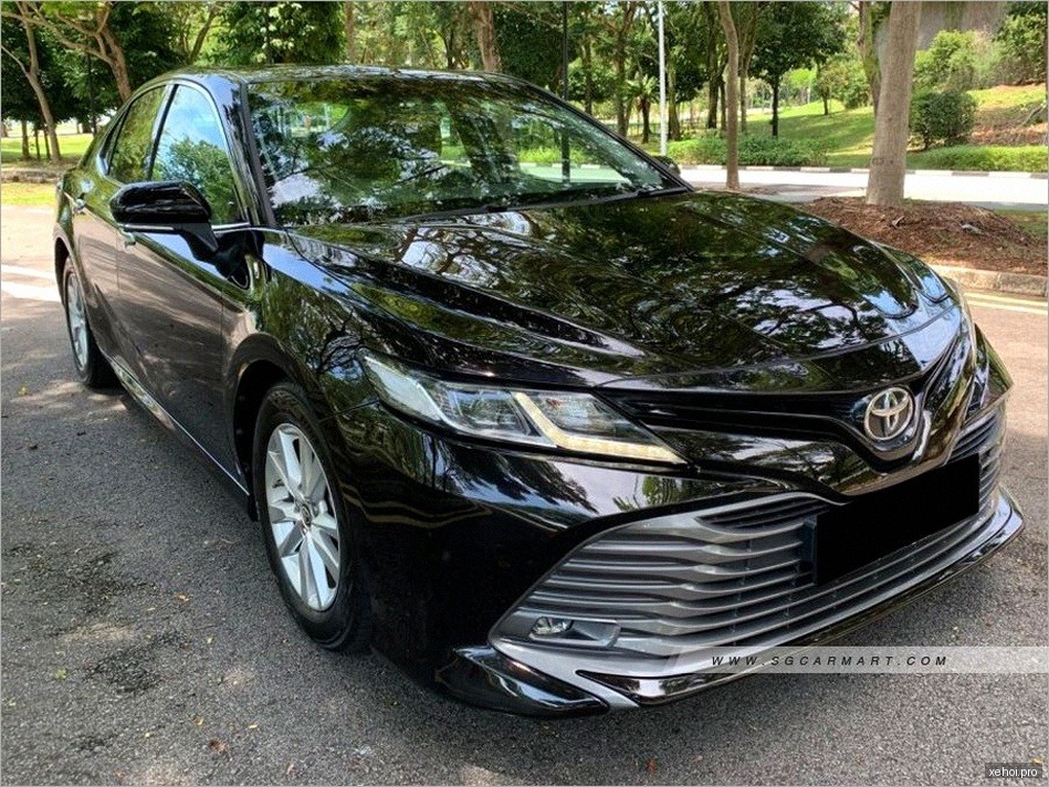 Toyota Camry 2.0G - 2019