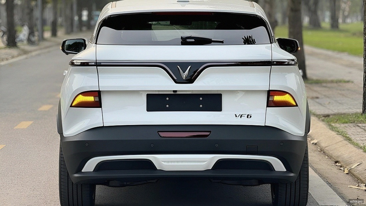 VinFast Lux SA 2.0 Premium 2.0 AT - 2019