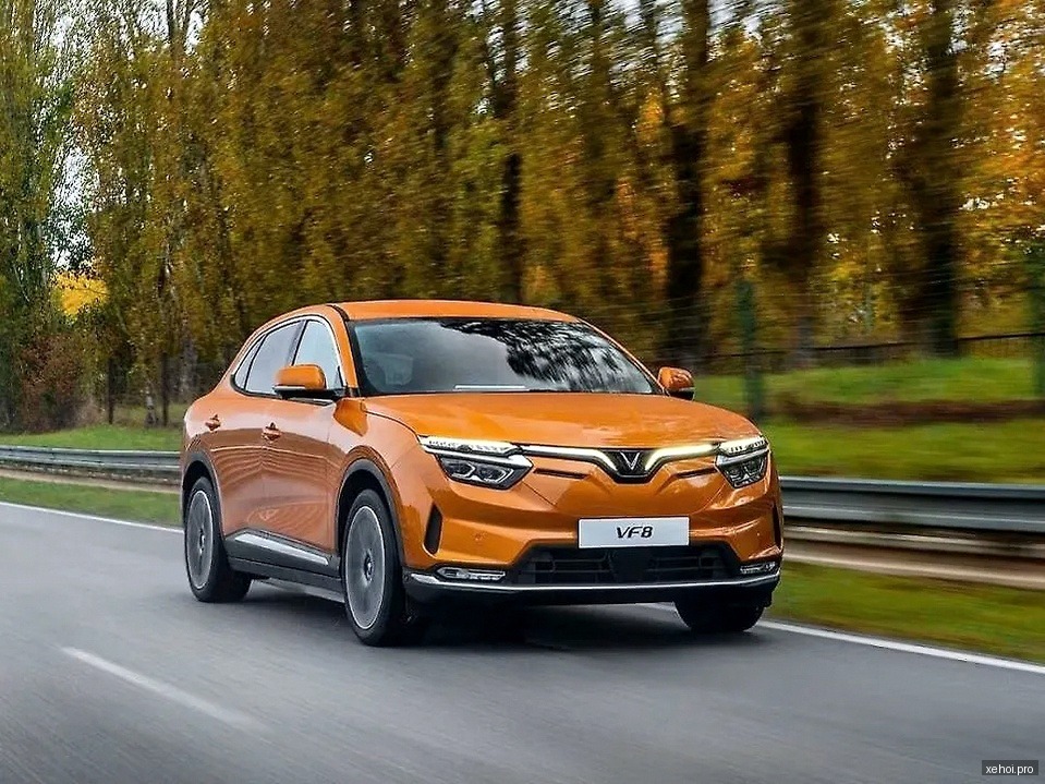 VinFast Lux SA 2.0 Plus 2.0 AT - 2019