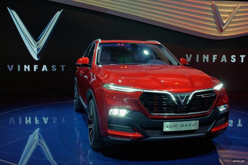 VinFast Lux SA 2.0 Base 2.0 AT - 2019