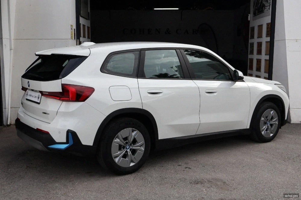 VinFast Lux SA 2.0 Base 2.0 AT - 2019