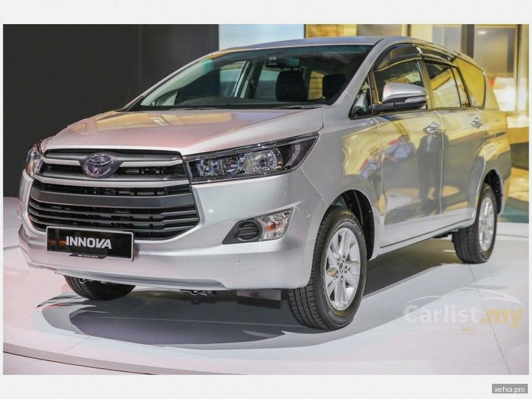 Toyota Innova 2.0E - 2018