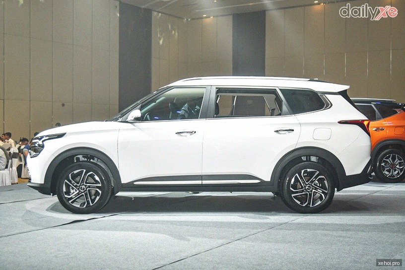 Kia Carens 1.5G Luxury - 2023