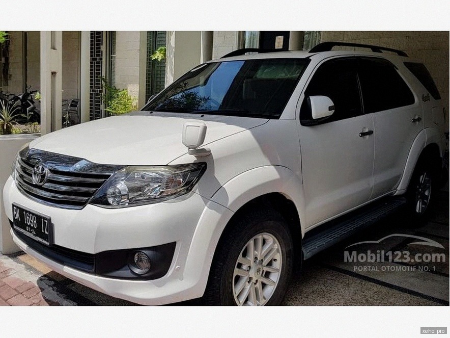 Toyota Fortuner 2.7V 4x4 AT - 2014