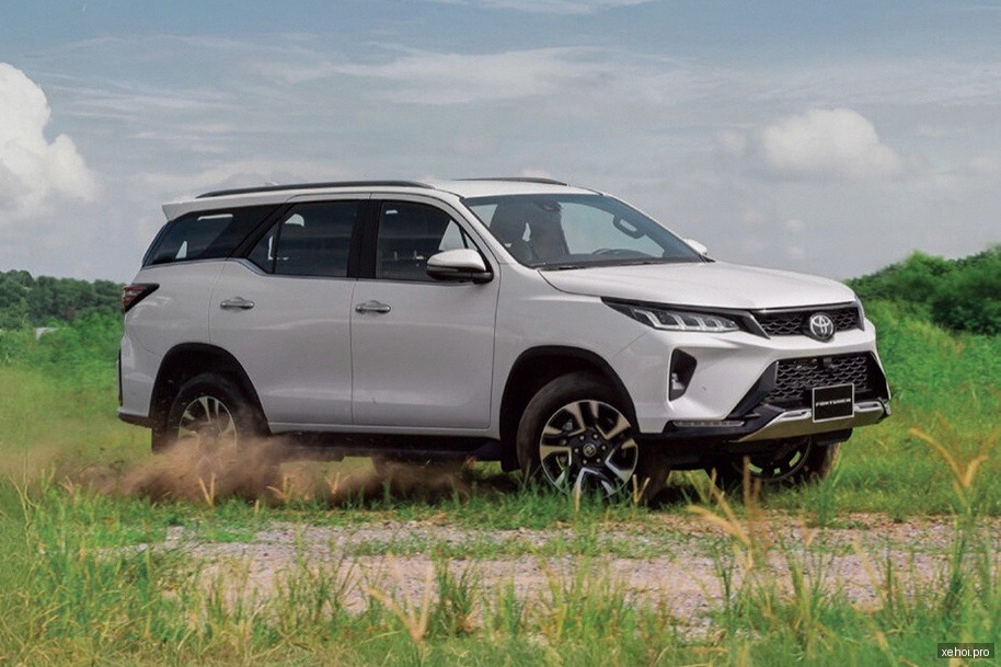 Toyota Fortuner 2.7V 4x2 AT - 2015