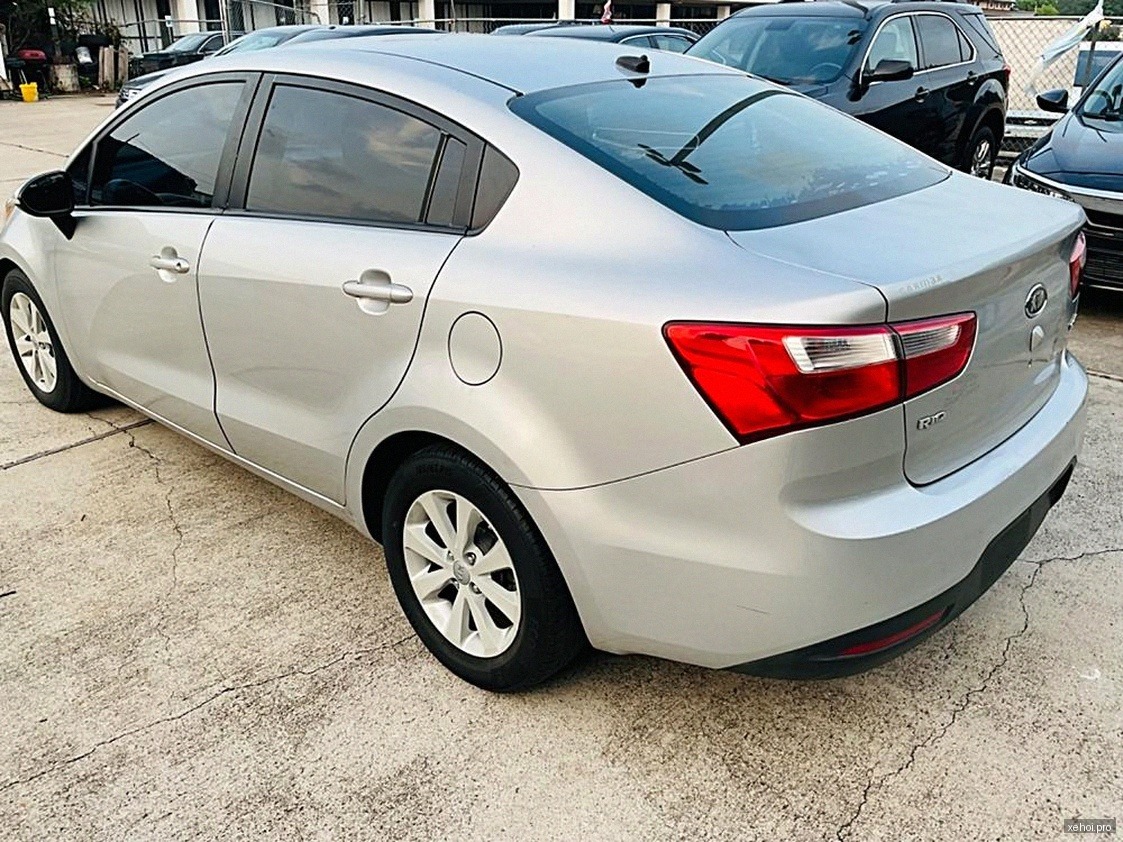 Kia Rio 1.4 MT - 2015