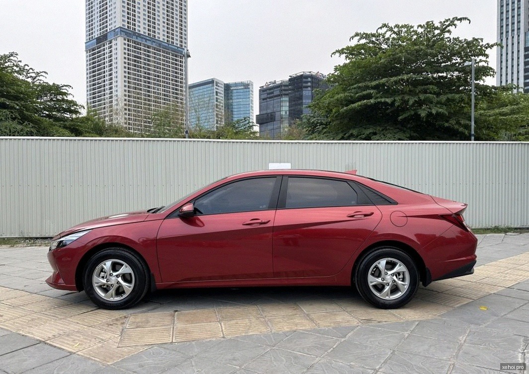 Hyundai Elantra 1.6 AT Tiêu chuẩn - 2022