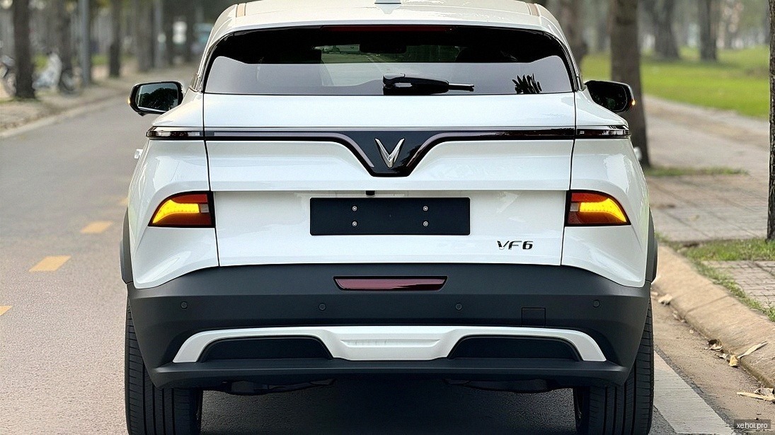 VinFast Lux SA 2.0 Premium 2.0 AT - 2021