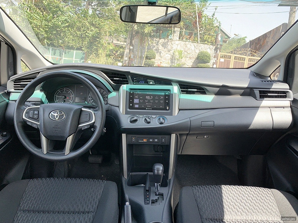 Toyota Innova E 2.0 MT - 2021