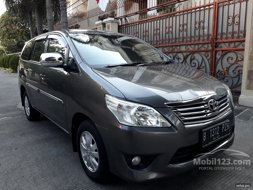 Toyota Innova 2.0G - 2013