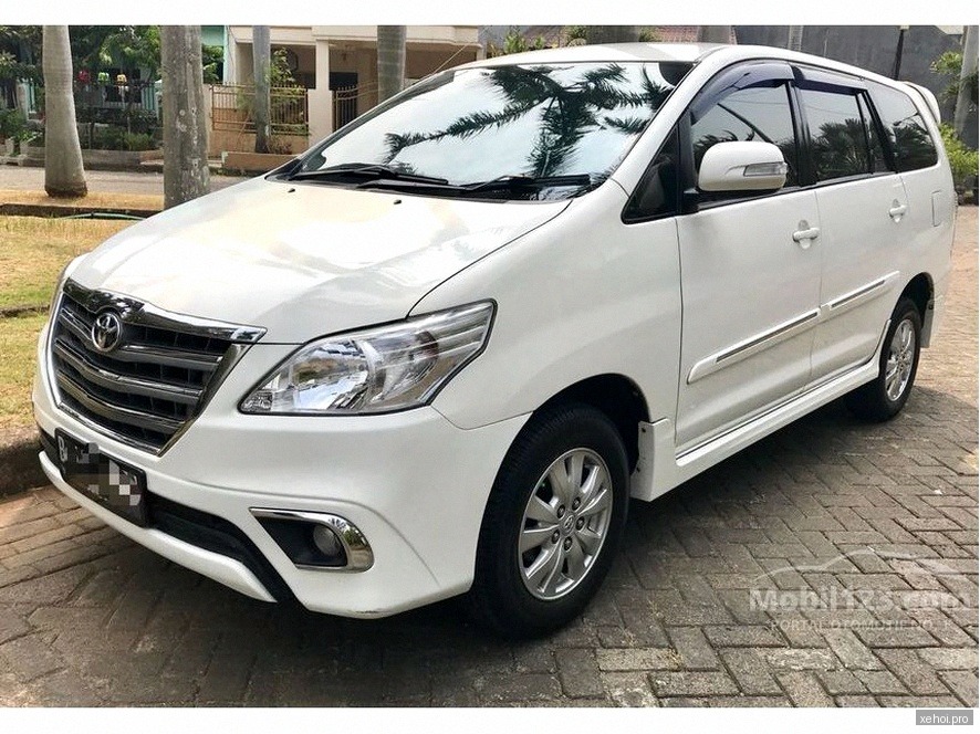 Toyota Innova 2.0G - 2013