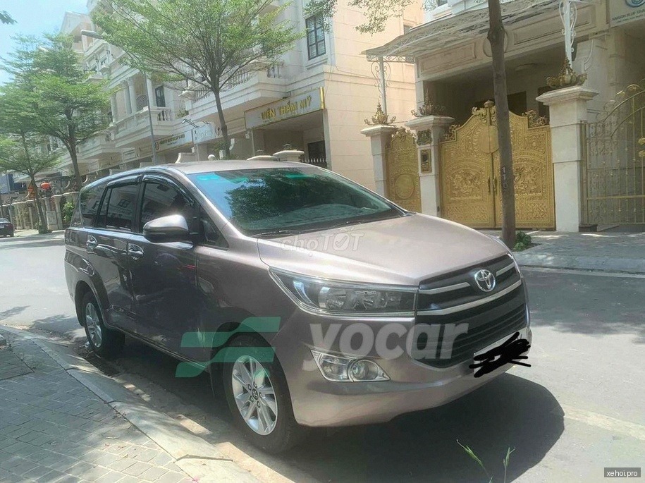 Toyota Innova 2.0E - 2019