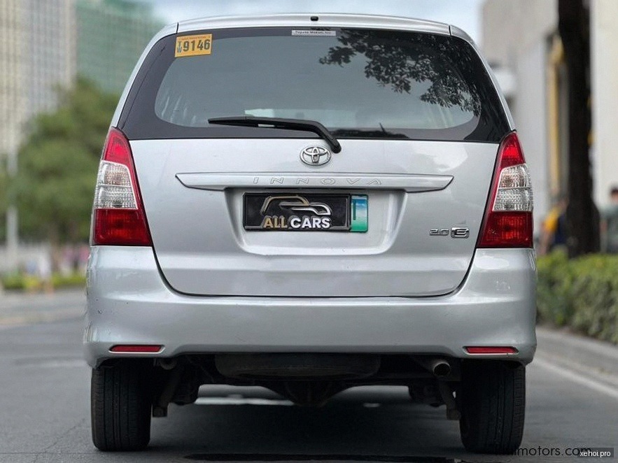 Toyota Innova 2.0E - 2013