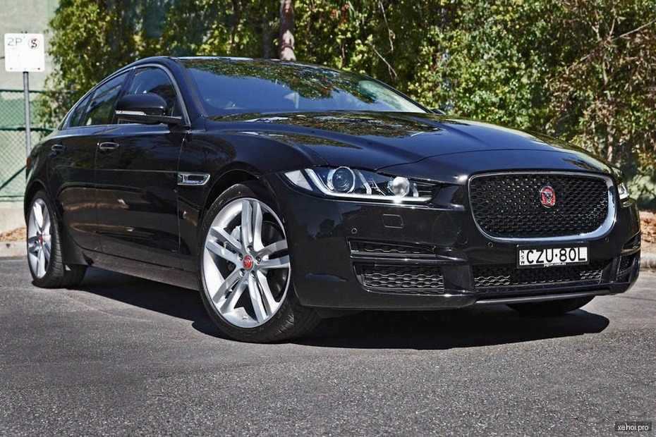 Jaguar XE 25T Portfolio - 2015