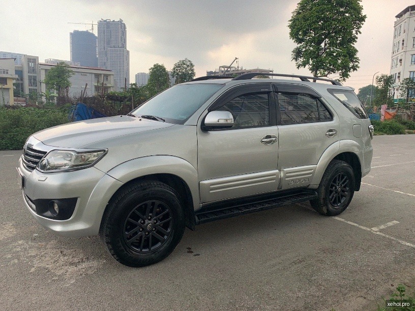 Toyota Fortuner 2.7V 4x2 AT - 2013