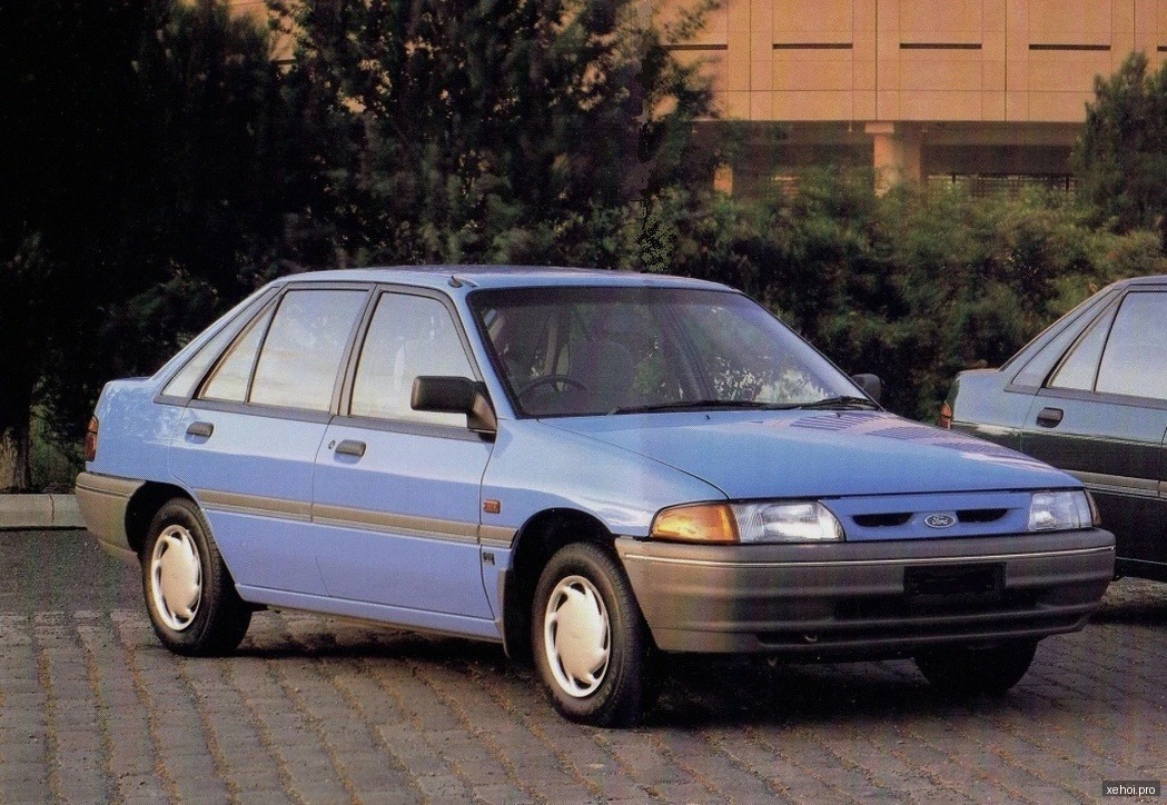 Ford Laser GHIA 1.8 MT - 2002