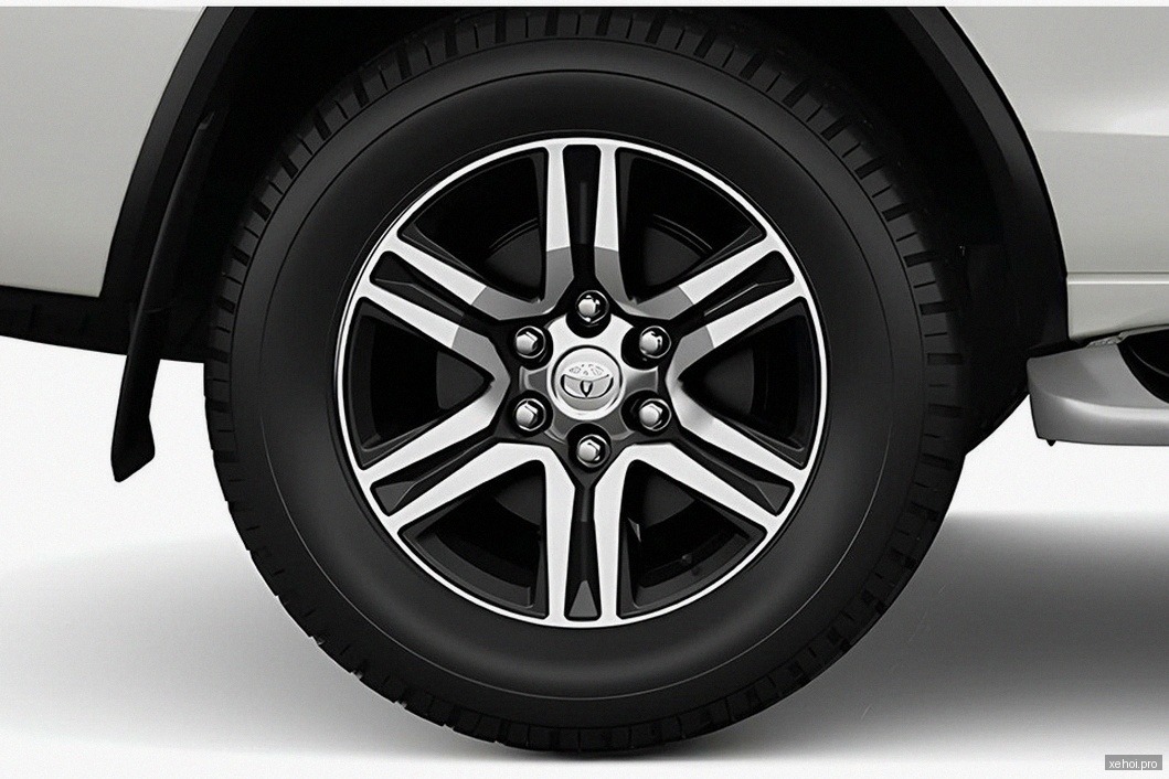 Toyota Fortuner 2.7V 4x2 AT - 2018