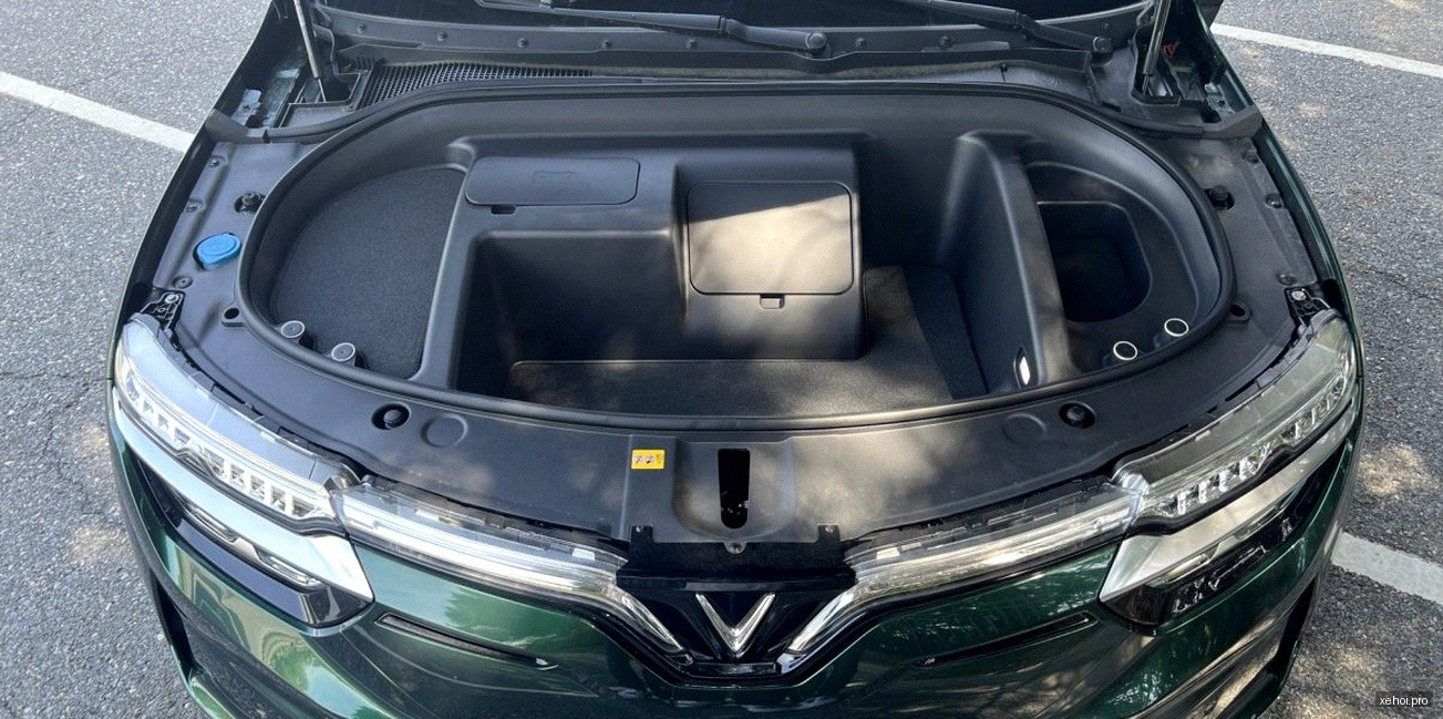 VinFast VF8 Eco - 2025