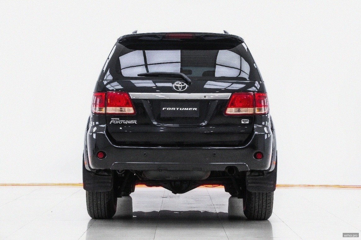 Toyota Fortuner 2.7V 4x4 AT - 2011