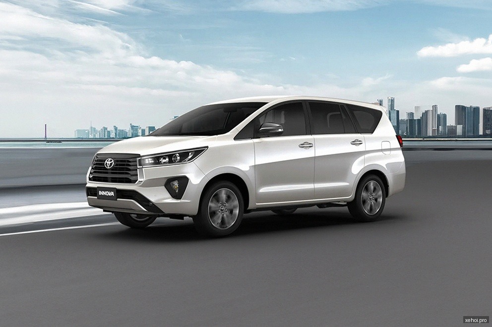 Toyota Innova 2.0E - 2015