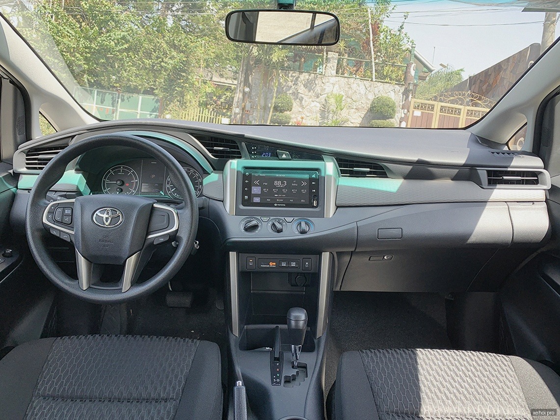 Toyota Innova E 2.0 MT - 2021