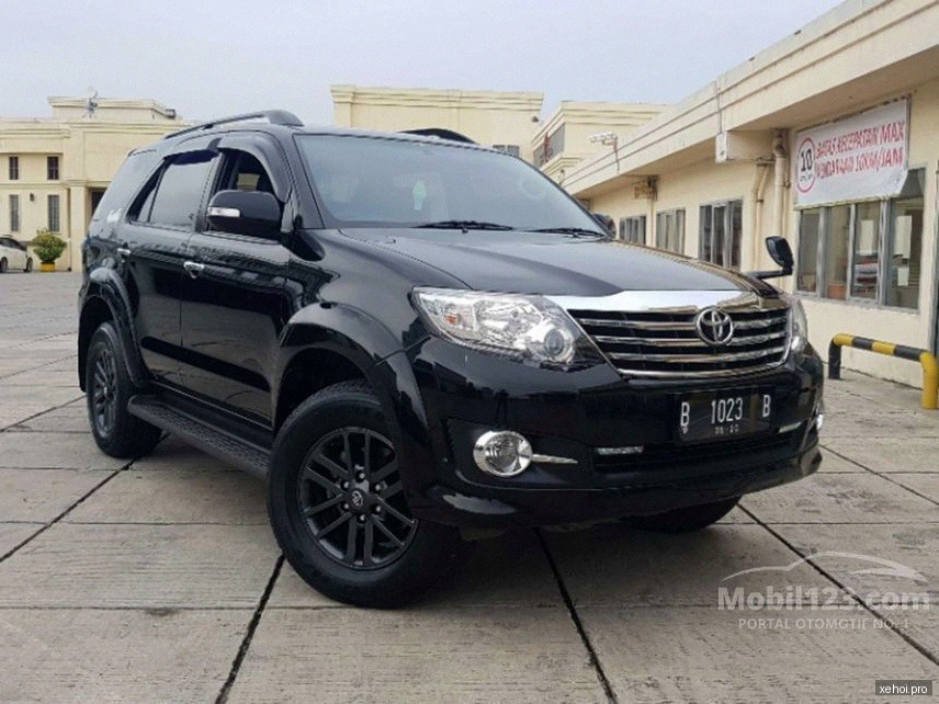 Toyota Fortuner 2.7V 4x4 AT - 2015