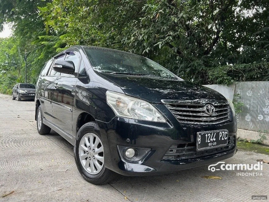 Toyota Innova 2.0V - 2013